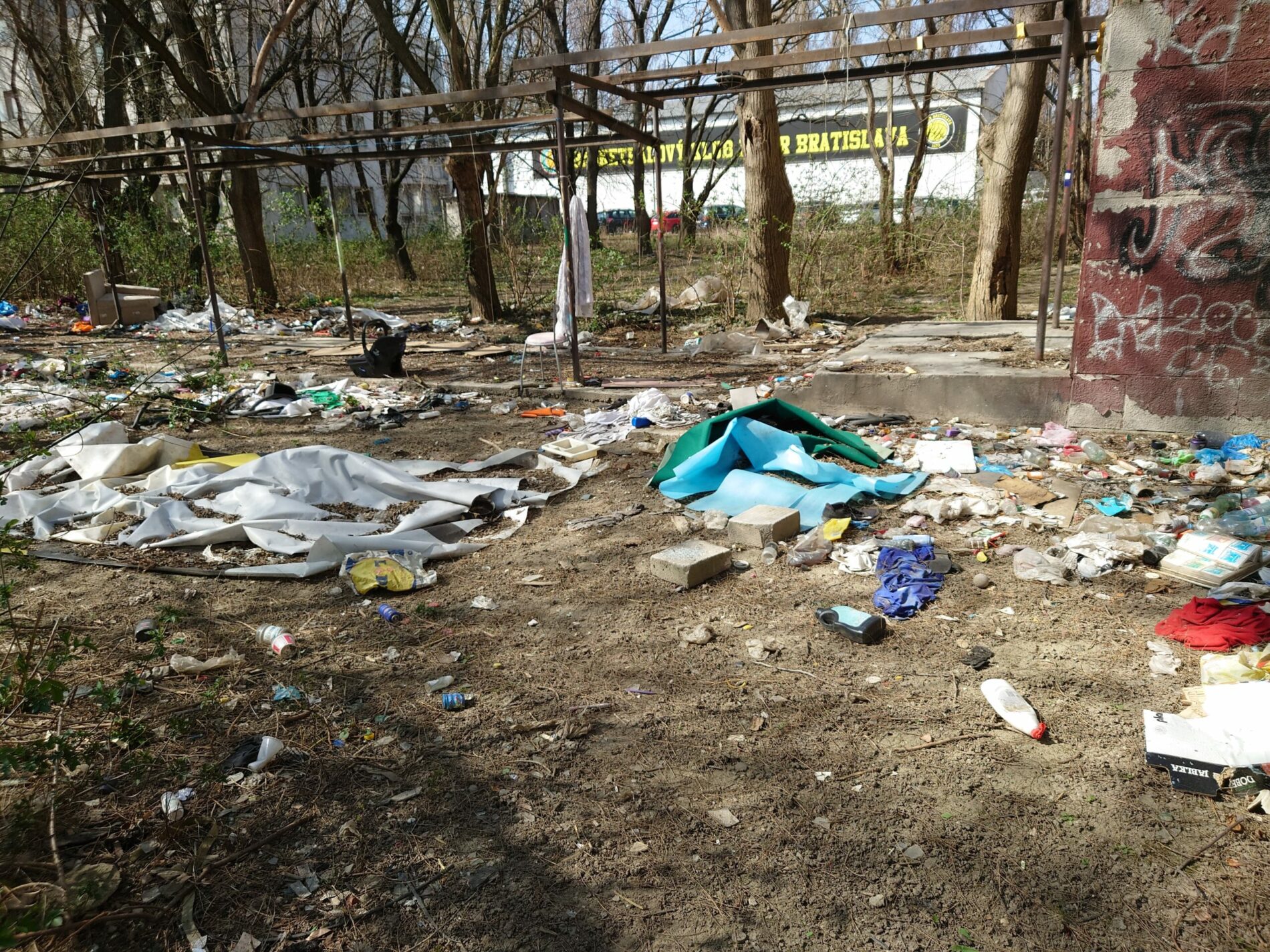 Areál bývalej školu na Vietnamskej v Bratislave - Ružinov - Trnávka